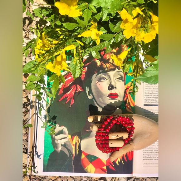 Set of Two Multi-strand Howlite-like Beaded Bracelets - Picture 7 of 9